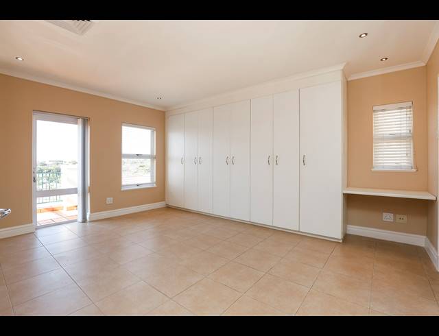 3 BEDROOM APARTMENT FOR SALE IN LA LUCIA